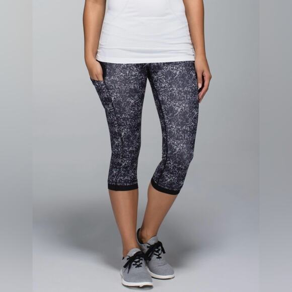 Lululemon Illumina Crop In Rocky Road Sand Dune Ground/Black Size 8 Athletic Gym - Picture 2 of 16